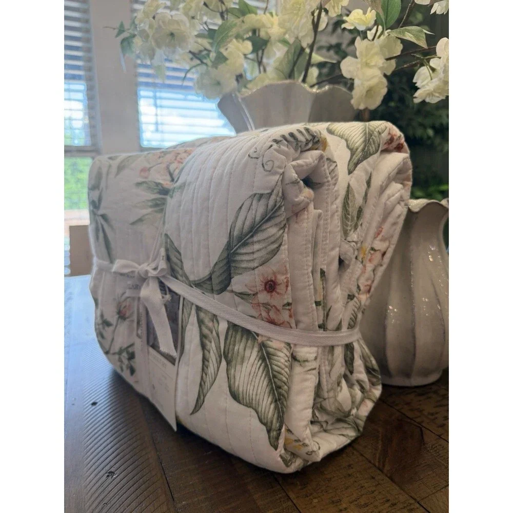 Levtex Home Viviana Quilt Set– Twin/Twin XL Floral Botanical Bedding $119 Retail